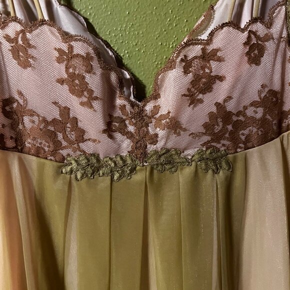 Vintage 1950's Vanity Fair Nylon Lace Nightgown & Robe Set | Size 34 - Picture 4 of 10